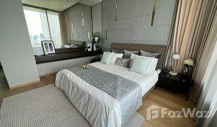 Кондо, 2 спальни на продажу в Si Lom, Бангкок Saladaeng One