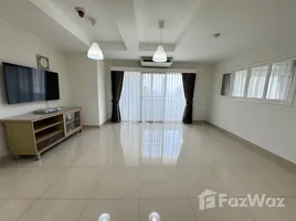 คอนโด 3 ห้องนอน ให้เช่า ในโครงการ ริชมอนด์ พาเลซ, คลองตันเหนือ