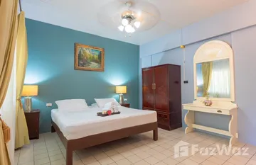 Apartment in Surin Phuket in 초코 thale, 푸켓