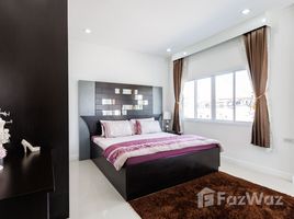 3 спален Таунхаус на продажу в Yu Charoen 5, Lat Sawai