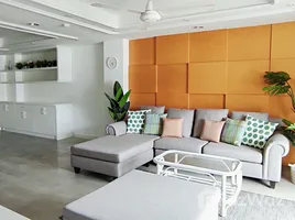 3 Bedroom Condo for sale at Ruamjai Heights, Khlong Toei Nuea