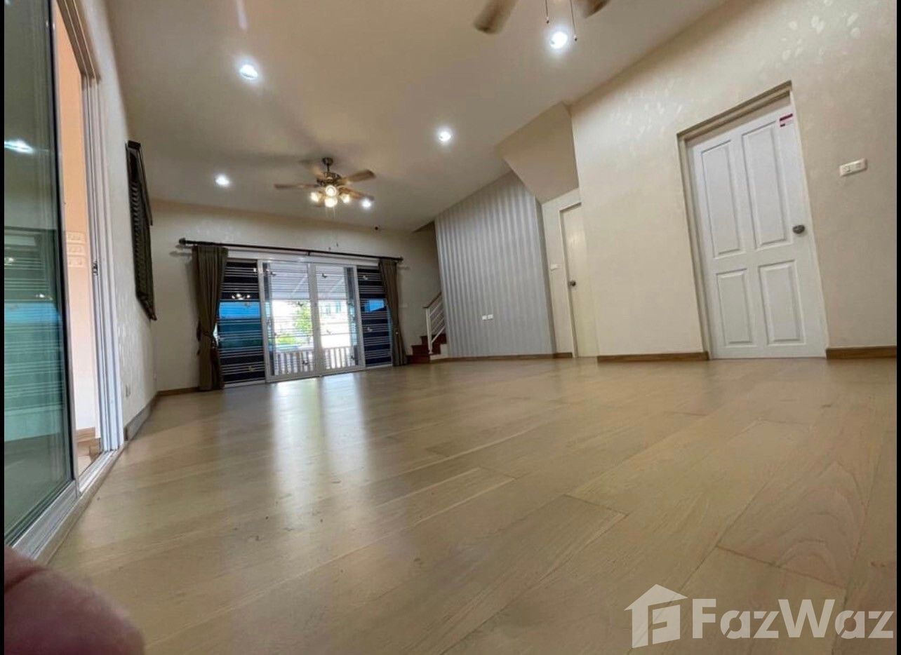 For sale 5 bed townhouse in Bang Khun Thian, Bangkok