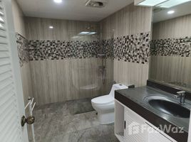 2 спален Кондо в аренду в 49 Suite, Khlong Tan Nuea