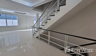 9 Bedrooms Townhouse for sale in Lat Phrao, Bangkok 