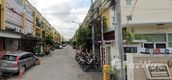 Vista de la calle of Pradya in Town Ladpraw 101