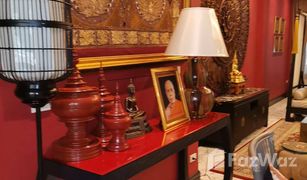Таунхаус, 4 спальни на продажу в Khlong Tan Nuea, Бангкок 