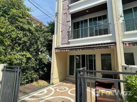 3 Bedroom Townhouse for sale at Baan Klang Muang Ratchada 36, Chantharakasem, Chatuchak, Bangkok