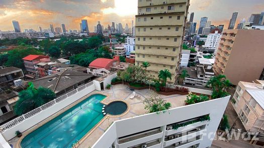 Photo 1 of the Piscine commune at Crystal Garden