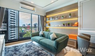 2 Bedrooms Condo for sale in Lumphini, Bangkok Life One Wireless