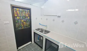 3 Bedrooms Whole Building for sale in Din Daeng, Bangkok 