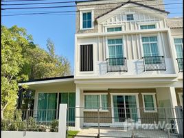 3 Bedroom Townhouse for sale at Indy Bangna Ramkhaemhaeng 2, Dokmai