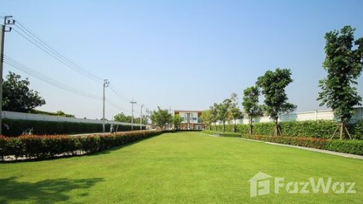 Photos 1 of the Communal Garden Area at Pleno Ratchapruek-Rama 5