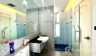 2 Bedrooms Condo for sale in Si Lom, Bangkok Sathorn House