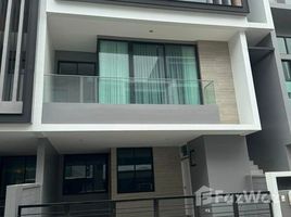 3 Bedroom Townhouse for sale at Nirvana Define Srinakarin-Rama 9, Saphan Sung, Saphan Sung, Bangkok
