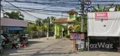 Vista de la calle of Baan Narisa Baan Kluay-Sai Noi
