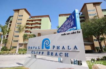 Phala Cliff Beach Condotel in พลา, ระยอง