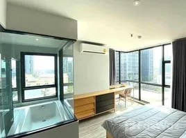 2 Schlafzimmer Appartement zu vermieten im Rhythm Ekkamai Estate, Khlong Tan Nuea, Watthana, Bangkok