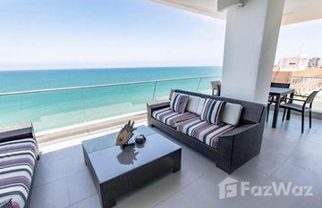 Large 3 bedroom condo with appliances! in Manta, マナビ