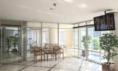 图片 2 of the Reception / Lobby Area at Navin Court