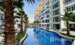 Фото 2 of the Communal Pool at Grand Avenue Residence