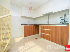 2 спален Квартира на продажу в Wind Tower 2, Lake Almas West