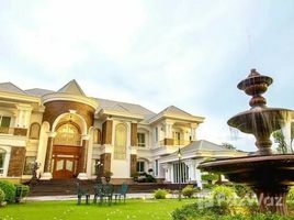 5 Bedrooms House for sale in Lat Sawai, Pathum Thani Luxury Pool Villa with Large Private Garden in Lum Luk Ka