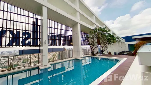 写真 1 of the Communal Pool at Metro Sky Prachachuen