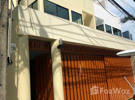 4 Schlafzimmer Reihenhaus zu vermieten in Bangkok, Khlong Toei, Khlong Toei, Bangkok