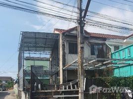 2 Schlafzimmer Reihenhaus zu verkaufen im Ban Krung Thai Chon Buri, Na Pa
