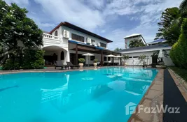 Elegant 6-Bedroom Villa with Private Pool in Central Hua Hin