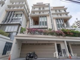 4 спален Таунхаус на продажу в 749 Residence, Khlong Tan Nuea