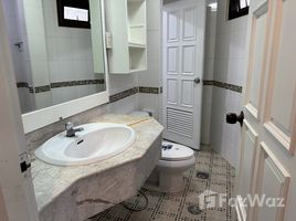 2 спален Кондо в аренду в Fifty Fifth Tower, Khlong Tan Nuea