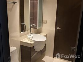 1 спален Кондо в аренду в Sky Walk Residences, Phra Khanong Nuea, Щаттхана