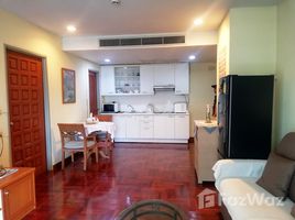 1 Bedroom Condo for rent at Baan Somthavil, Lumphini