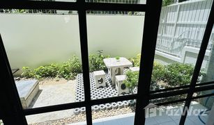 曼谷 Khlong Toei Nuea Moo Baan Chicha Castle 4 卧室 联排别墅 售 