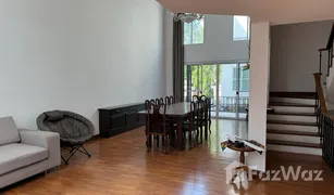 3 Bedrooms Townhouse for sale in Khlong Tan Nuea, Bangkok Baan Klang Krung (British Town -Thonglor)