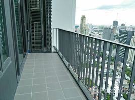 2 спален Кондо в аренду в Edge Sukhumvit 23, Khlong Toei Nuea