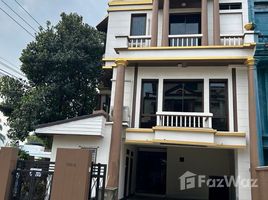 4 chambre Maison de ville for rent in Huai Khwang, Bangkok, Sam Sen Nok, Huai Khwang