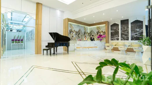 Fotos 1 of the Vestíbulo con recepción at Bandara Suites Silom