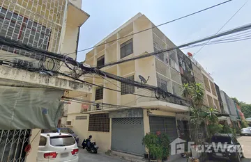 Mu Ban Nakhon Luang 1 in ทุ่งมหาเมฆ, Bangkok