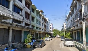 3 Bedrooms Townhouse for sale in Samae Dam, Bangkok 