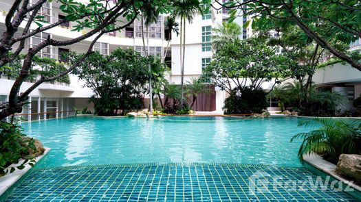 图片 1 of the 游泳池 at Baan Rajprasong