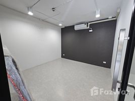 Студия Торговые площади for rent in BRT Station, Бангкок, Si Lom, Банг Рак, Бангкок