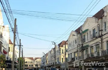 Baan Klang Muang Swiss Town in จรเข้บัว, Бангкок