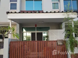 3 Habitación Adosado en alquiler en Thanapat Haus Sathorn-Narathiwas, Chong Nonsi, Yan Nawa