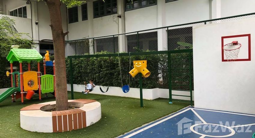 รูปถ่าย 1 of the สนามเด็กเล่น at ประสานมิตร เพลส