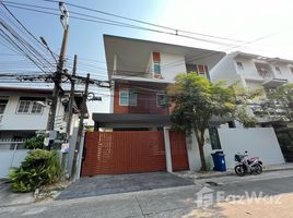 在Chuan Chuen Pracha Chuen 30租赁的6 卧室 屋, Wong Sawang, 曼赐, 曼谷