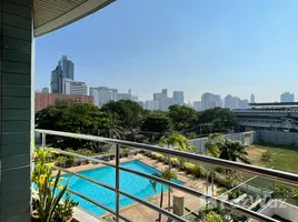 1 Bedroom Apartment for rent at Baan Somthavil, Lumphini