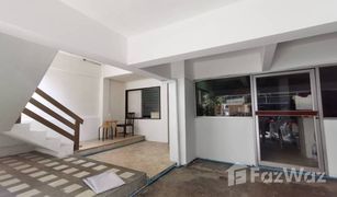 4 Bedrooms Townhouse for sale in Khlong Toei Nuea, Bangkok 