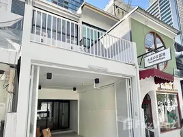 2 спален Таунхаус в аренду в Baan Klang Krung (British Town -Thonglor), Khlong Tan Nuea, Щаттхана